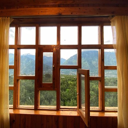 Pine Tower Inn Manāli Zewnętrze zdjęcie