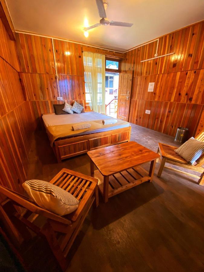Pine Tower Inn Manāli Zewnętrze zdjęcie