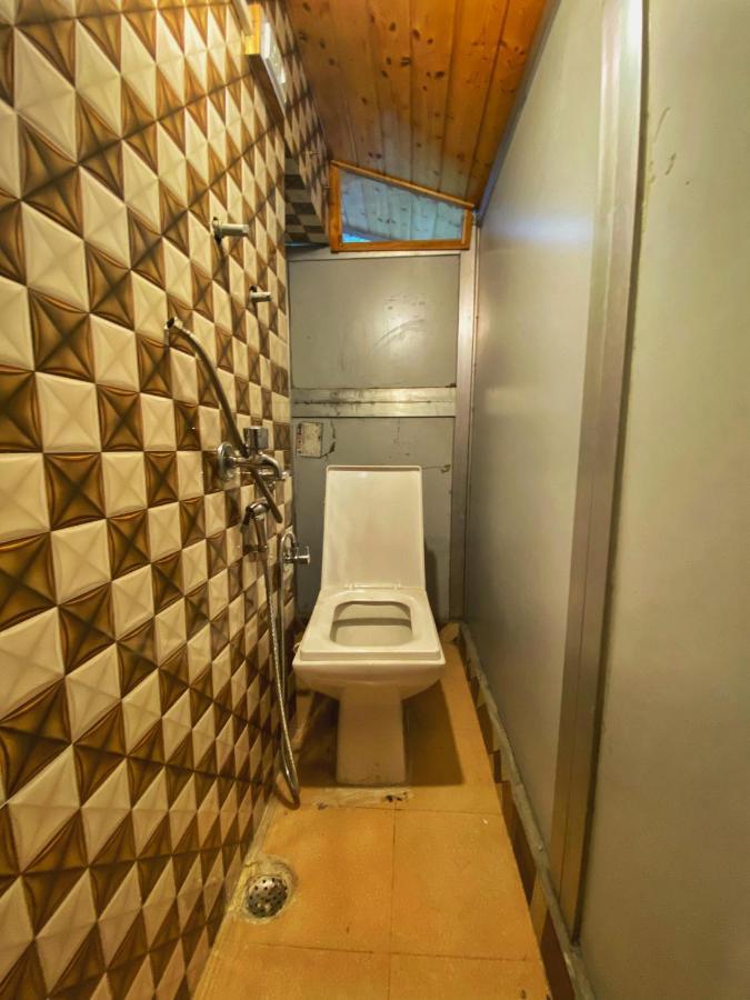 Pine Tower Inn Manāli Zewnętrze zdjęcie