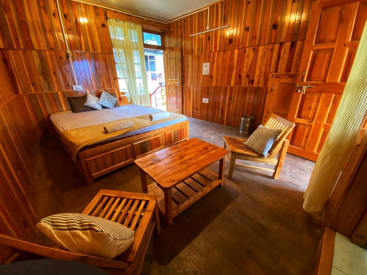 Pine Tower Inn Manāli Zewnętrze zdjęcie