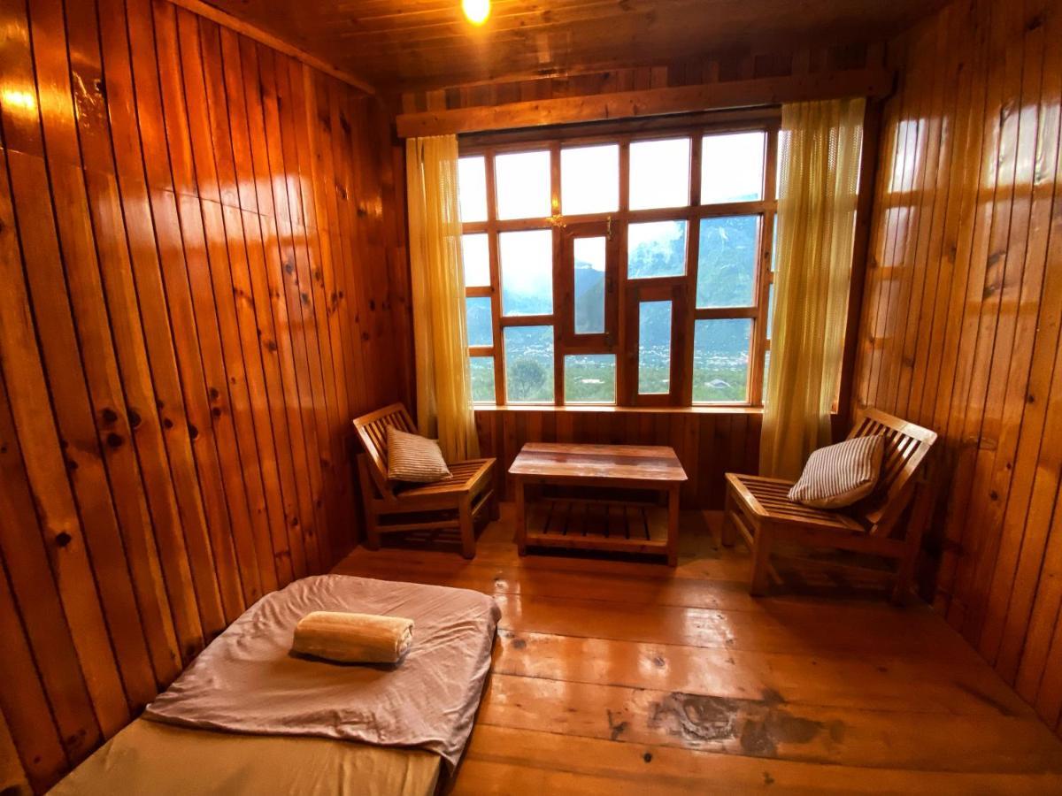Pine Tower Inn Manāli Zewnętrze zdjęcie